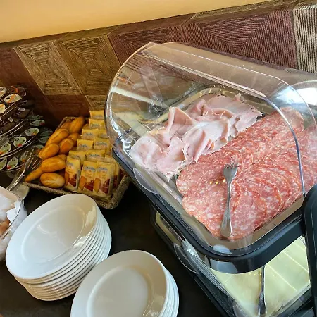 Hotel Fedora-2