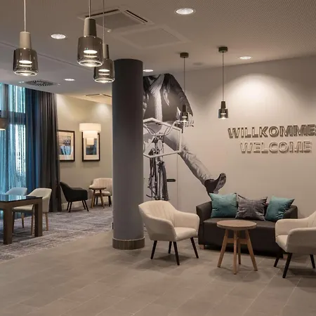 Hampton By Hilton Duesseldorf City Centre-2