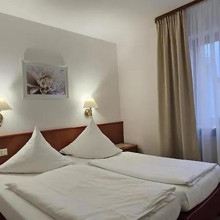 Hotel Garni Vierjahreszeiten-3