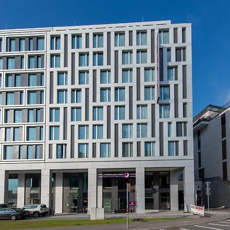 Premier Inn Stuttgart City Centre-2