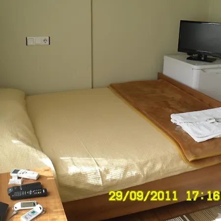 Paradise Hotel-2