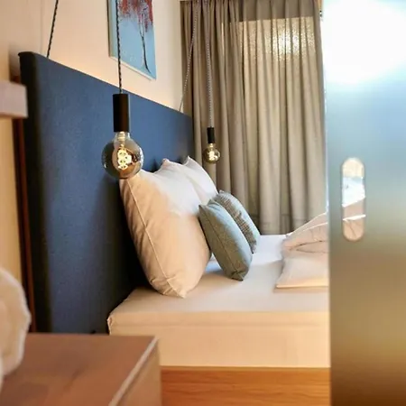 Wellness und Brunch Hotel MorgenZeit beheizter Naturteich Genuss Frühstück bis 13 Uhr Hochkönig Sommercard-3