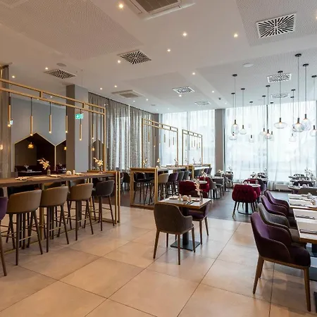 Plaza Premium Munchen-3
