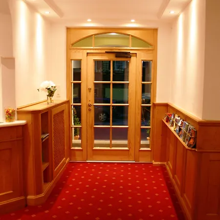 Hotel garni Almenrausch und Edelweiss-3