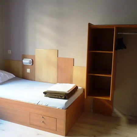Sleep Well Youth Hostel-2