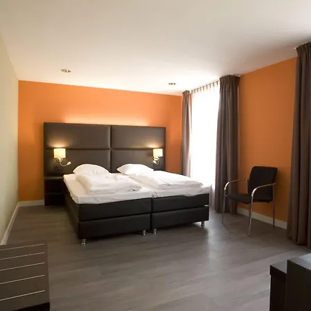 Hotel Roermond Next Door-3