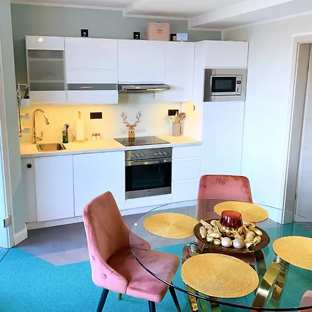 BESOTEL Mettmann-schicke FeWo oder Apartments nähe Golfplatz Gruiten und Neandertal mit Glasfaser WLAN und Parkplatz-viele Schlafzimmer mit Bad en suite-3
