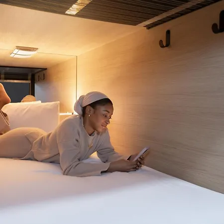 Zedwell Capsule Hotel Piccadilly Circus-3