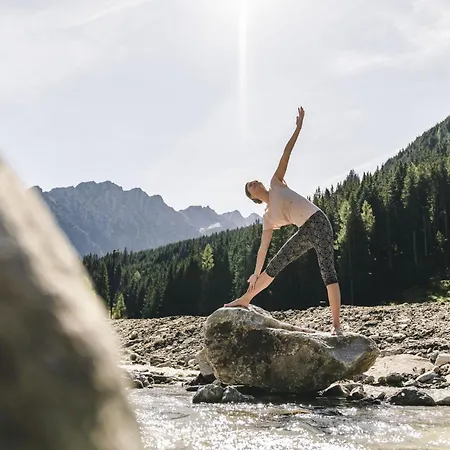 Traumhotel Alpina - 4 Sterne Superior Luxushotel, hoteleigenen Badesee, Adults Only-3