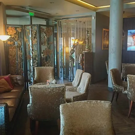 All Seasons Residence Design Hotel - Free Parking-3