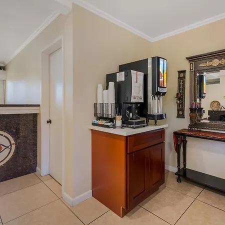Clarion Collection Carmel Oaks Inn-3