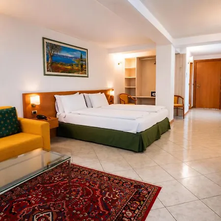 Hotel Capri Bardolino 3S-2