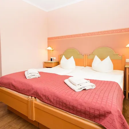 Hotel Garni Am Deich-3