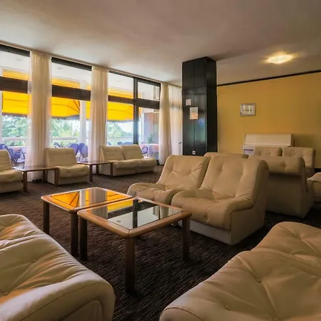 Hotel International-2