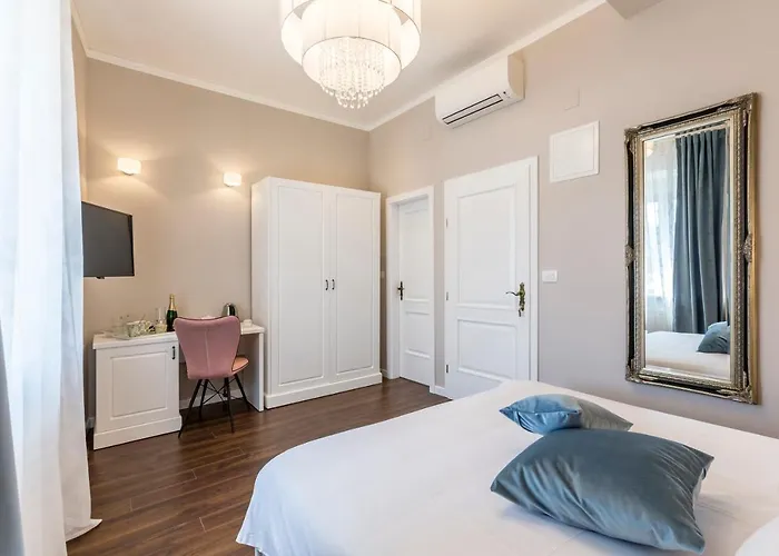 Theatre Of Dreams Rooms