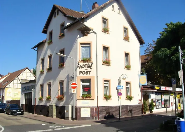 Hotel nahe College: Hotel zur Post Schwanheim