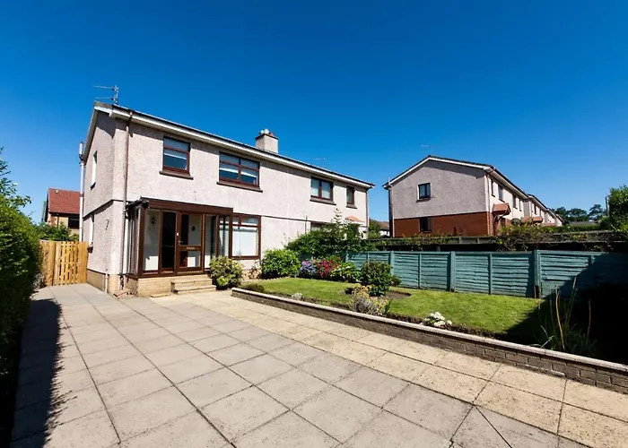 3 Bed House W/Drive & Garden V/Fast Wifi Near Bioquarter