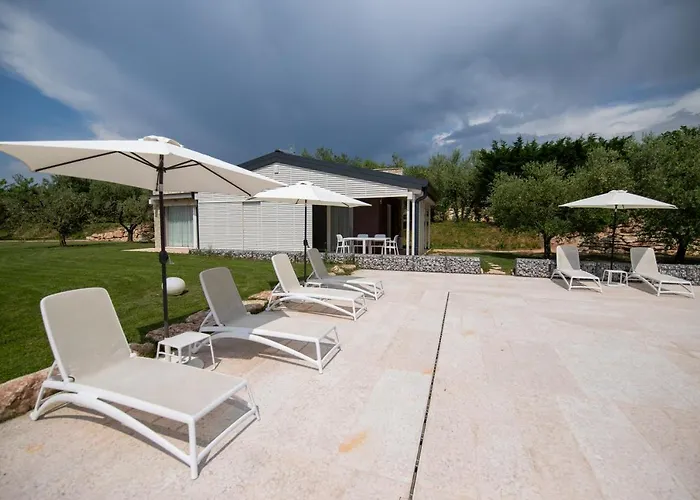 Villa mit Pool: Relais Del Garda