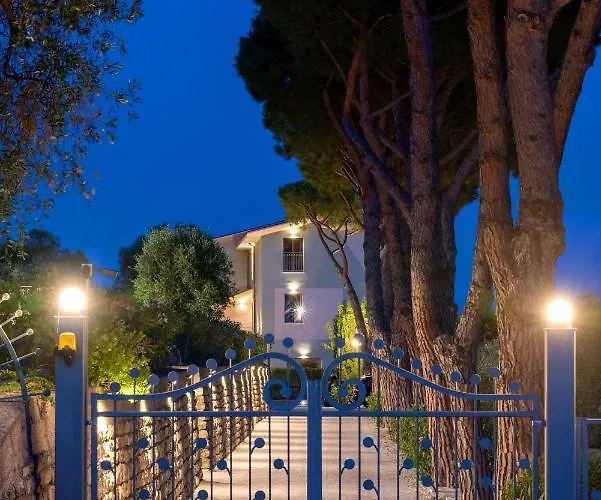 Ferienvermietung: Villa Lea