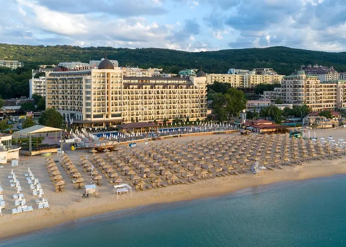 Resort: Admiral Hotel