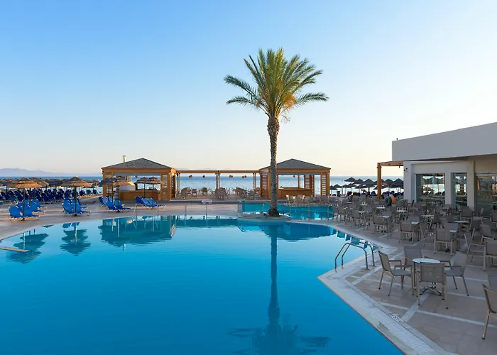 4-Sterne-Hotel: Avra Beach Resort