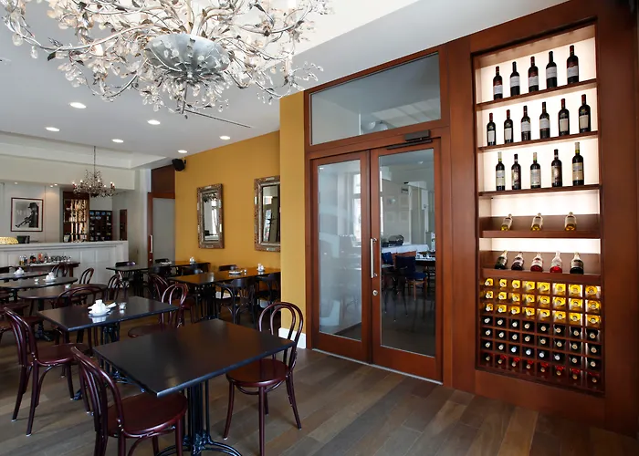 Hotel mit Pool: Hotel Carol