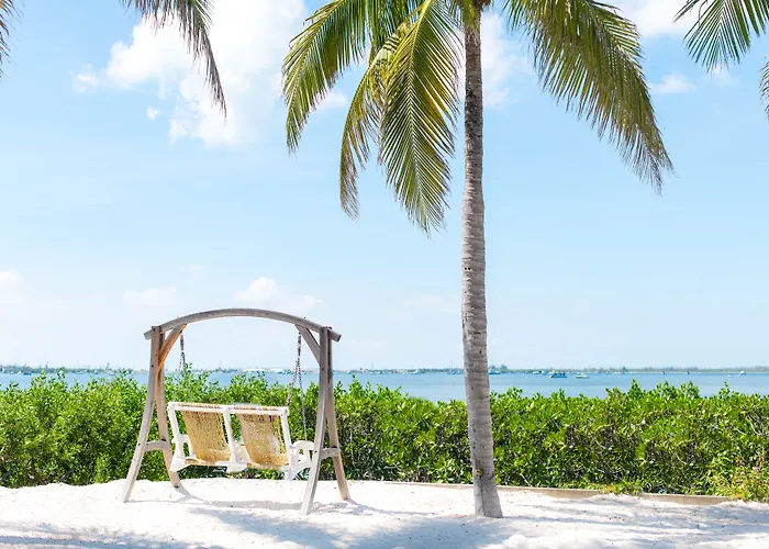  Parrot Key & Villas