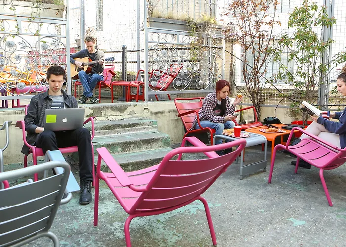 Le Village Montmartre