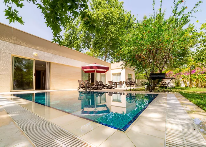 Resort: Fashiontv Luxe Resort