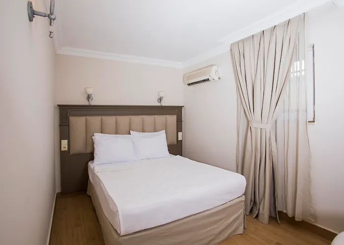 Moonshine Hotel & Suites