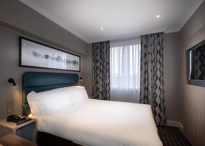 Resort: City Sleeper At Royal National Hotel