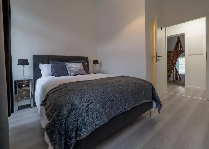 Urlaubsunterkunft EXECUTIVE DOUBLE ROOM WITH EN-SUITE In GUEST HOUSE RUE TREVIRES R3