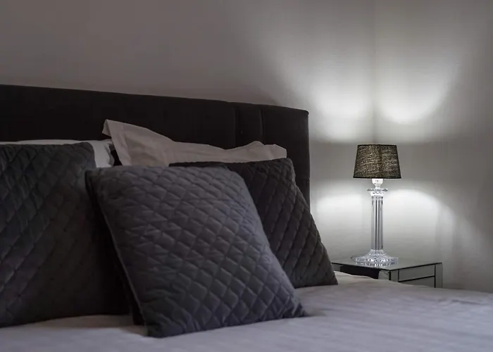 Urlaubsunterkunft EXECUTIVE DOUBLE ROOM WITH EN-SUITE In GUEST HOUSE RUE TREVIRES R3
