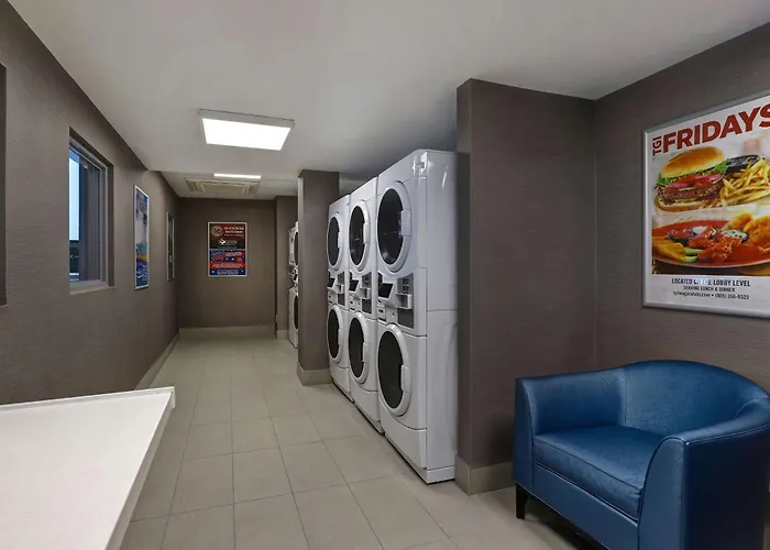 Motel: Embassy Suites By Hilton Niagara Falls/ Fallsview