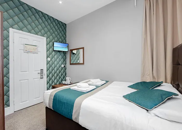 Resort: King Solomon Hotel- Golders Green