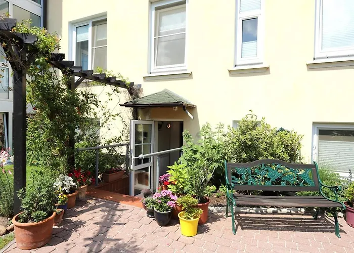 Hotel nahe College: Villa Warnemünde Ferienwohnungen