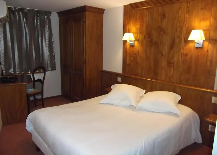 Logis Hotel De La Cloche