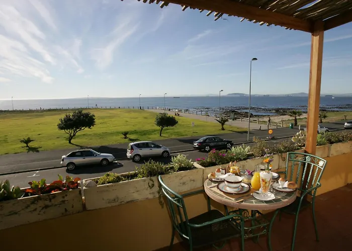 Dolphin Inn Guesthouse