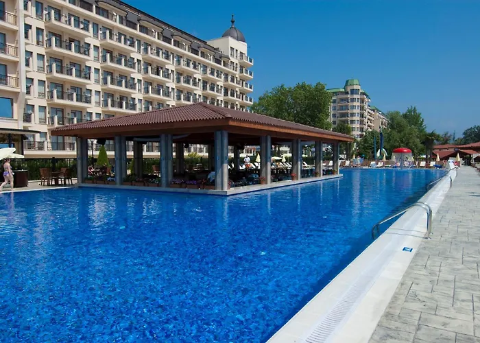 Resort: Admiral Hotel