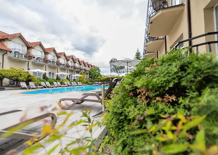 Haustierfreundliches Hotel: Alcest Z Widokiem Na Morze, Basenem,