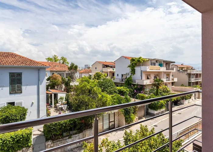 Private Villa: Villa Violeta With The Sea View, 3 Min Walk To The Beach