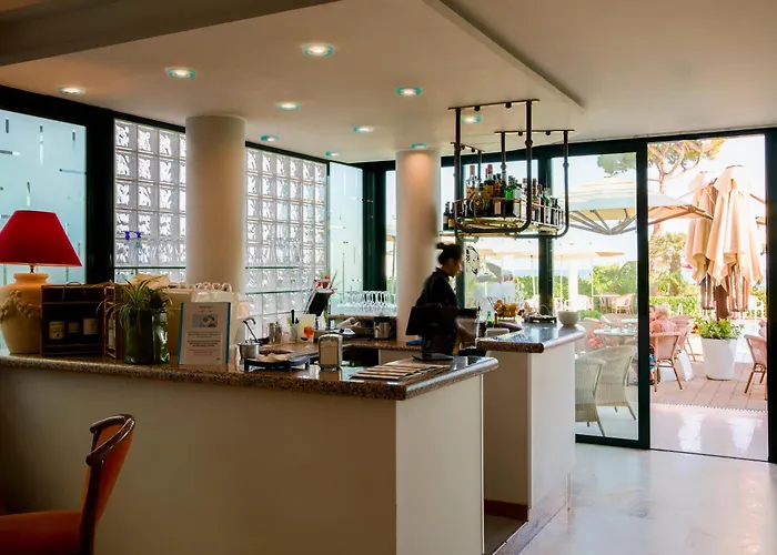 Jacuzzi-Hotel: Ruhl Beach Hotel&Suites