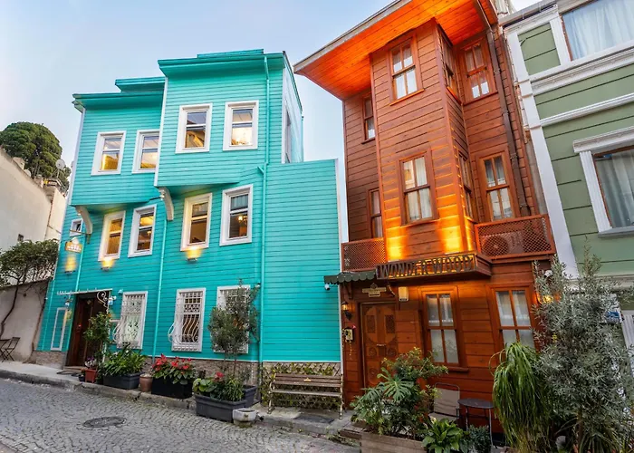 B&B: Wonder Wood Hotel