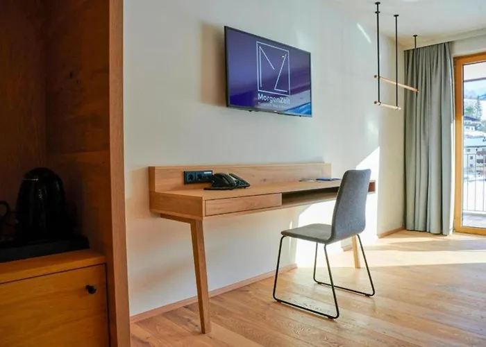 3-Sterne-Hotel: Wellness und Brunch Hotel MorgenZeit beheizter Naturteich Genuss Frühstück bis 13 Uhr Hochkönig Sommercard