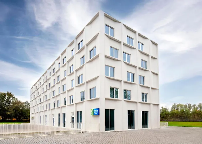 Familienhotels Holiday Inn Express & Suites Ghent By Ihg