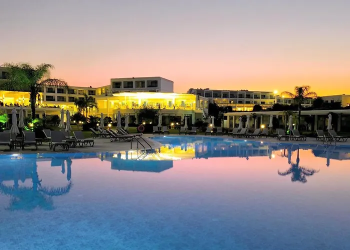 Familienhotel: Asterias Beach Resort