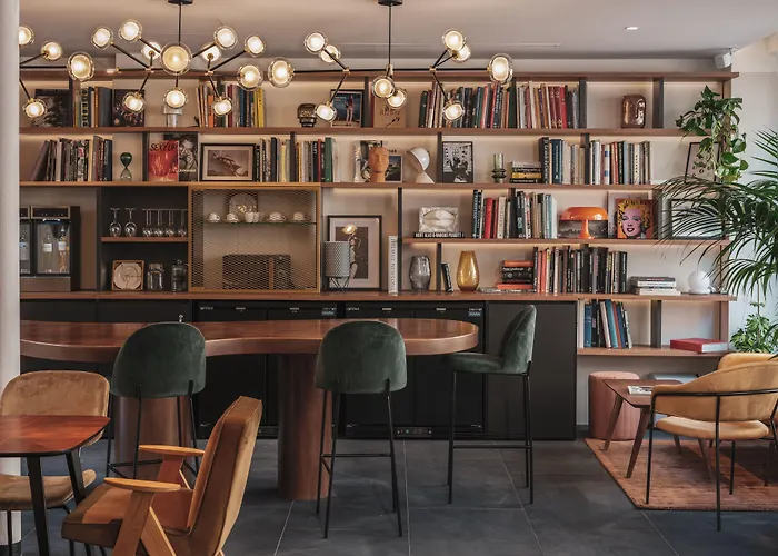 Resort: Seven Hotel Paris