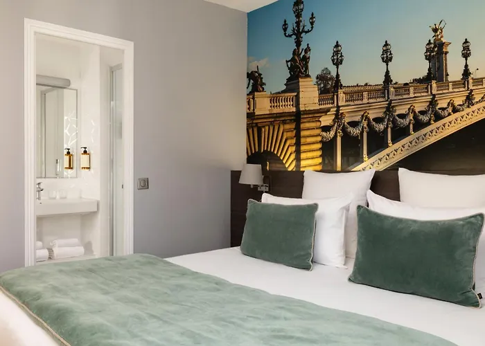 Midnight Hotel Paris