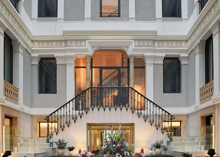 H10 Urquinaona Plaza (Adults Only)