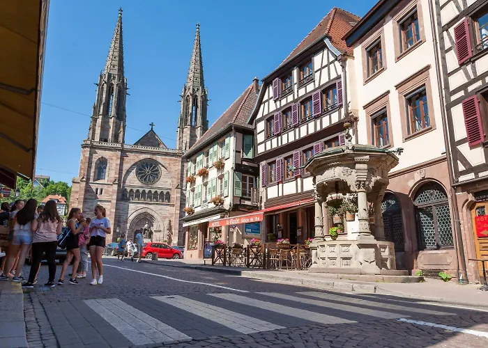 Logis Hotel De La Cloche